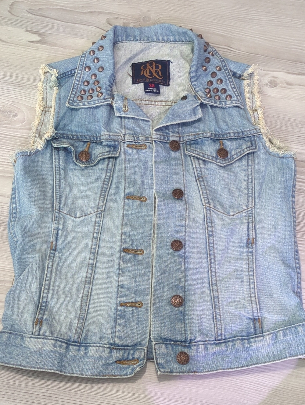 Rock & Republic Studded Denim Vest Women's XS Light Wash Frayed Sleeveless Jacke